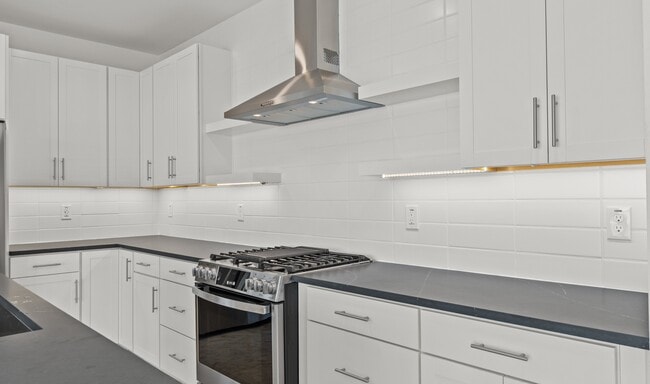 8036 W Griswold Rd, Peoria, AZ 85345 - photo 3