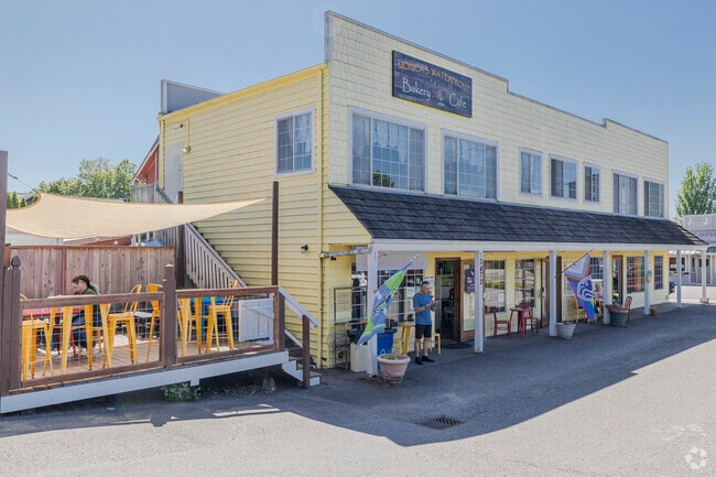 Looking for a nice quite place for lunch? Monica's Waterside Bakery & Cafe has you covered.