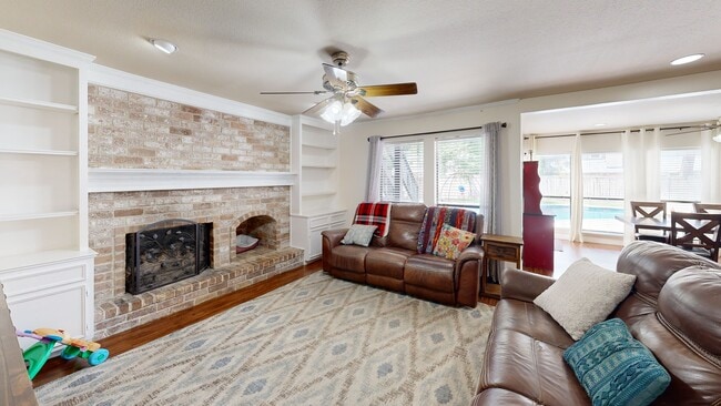 600 Hampton Hall Ln, Conroe, TX 77302 - photo 2