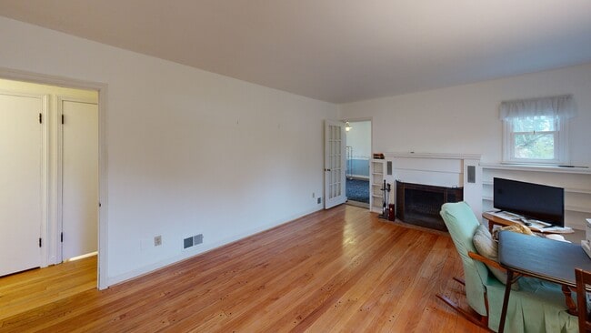 6315 Middleton Ln, Temple Hills, MD 20748 - photo 2