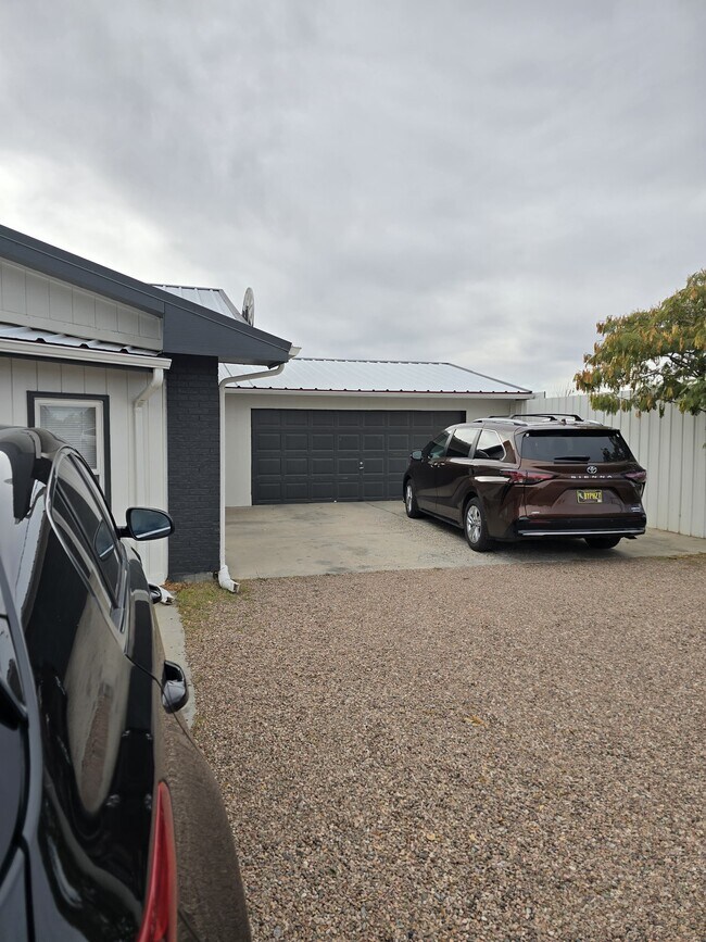 2717 Los Tretos St NW, Albuquerque, NM 87120