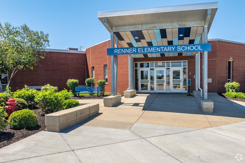 Alfred L. Renner Elementary's main entrance has ample space for students, teachers, and parents.