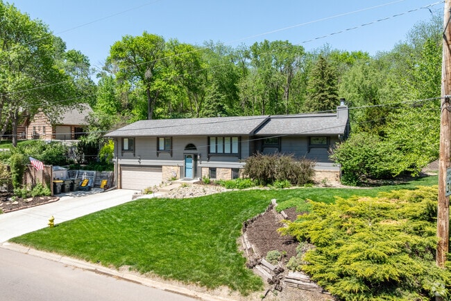 There are many Mid-Centruy Modern homes in Morningside.