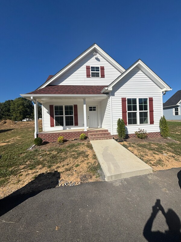 221 Cherokee Dr, Lafayette, TN 37083