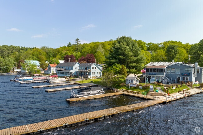 Long Lake’s Harrison shoreline offers dining, marinas, and lakeside strolls.