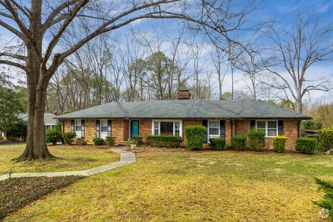 Residents of Gayton have their choice of many styles of homes including the popular ranch.