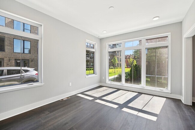 516 Riverfront Ln, Columbus, OH 43201 - photo 5