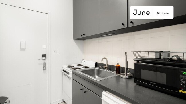 418 W 49th St unit 2D, New York, NY 10019 - photo 2