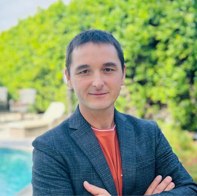 Agent Photo