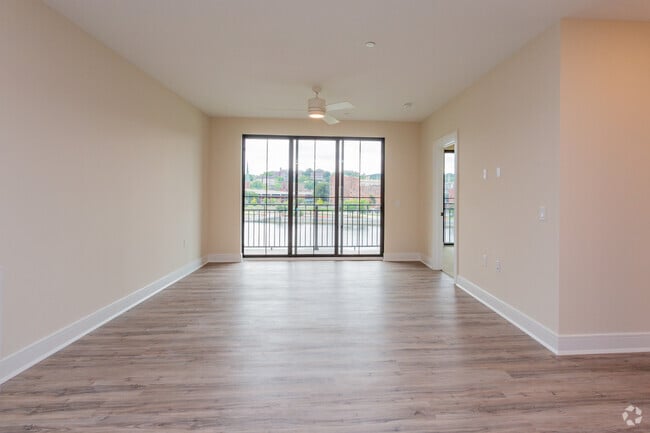 1BR, 1BA-750SF