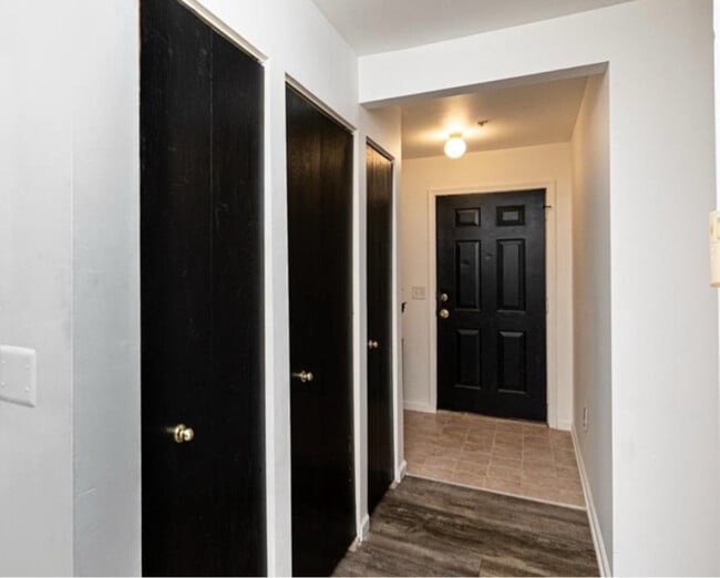 867 Amanda Ln, Pontiac, MI 48340 - photo 2