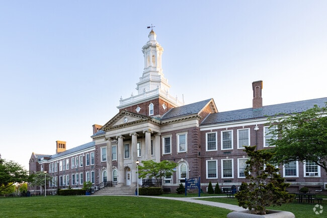 Great Neck North High School earns a grade of A-plus from Niche.