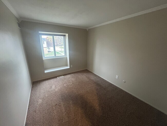 41168 N Woodbury Green Dr, van Buren Township, MI 48111 - photo 7