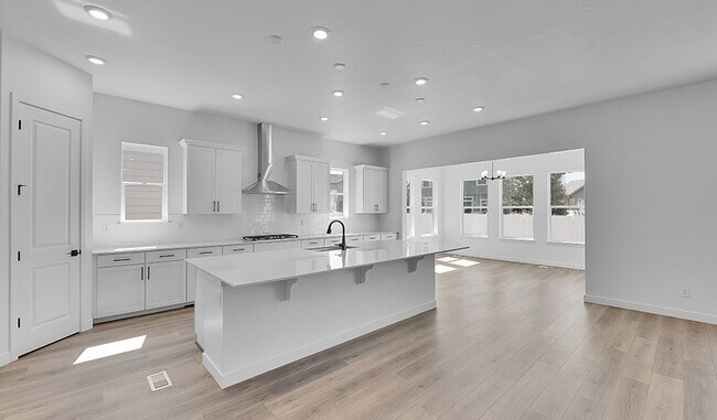 253 E Polaris Dr, Saratoga Springs, UT 84045 - photo 4