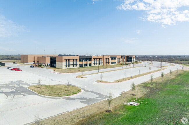 McAnally Middle School’s wide layout and modern facilities ensure comfortable learning.