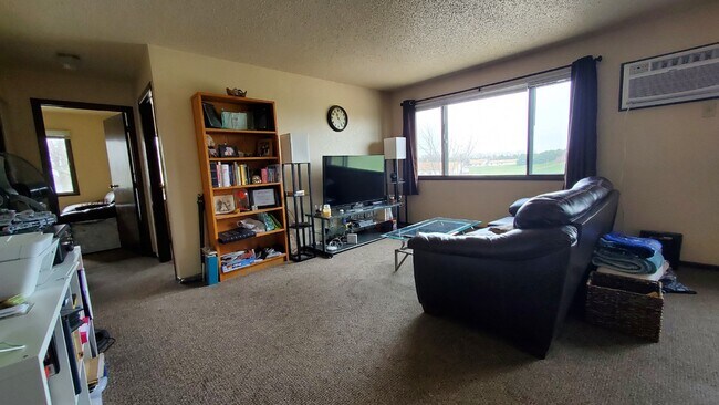 500 4th Ave N unit 1, Edgerton, MN 56128 - photo 2