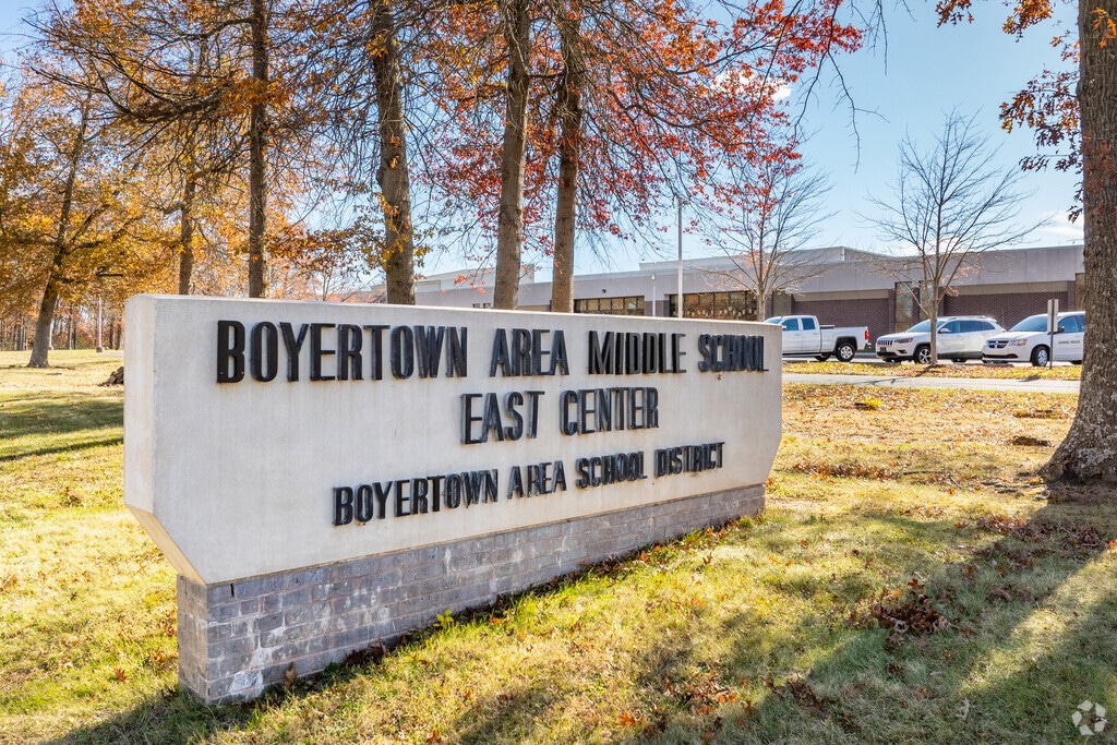 Boyertown Area Middle School East Center receives an overall B grade from niche.com.