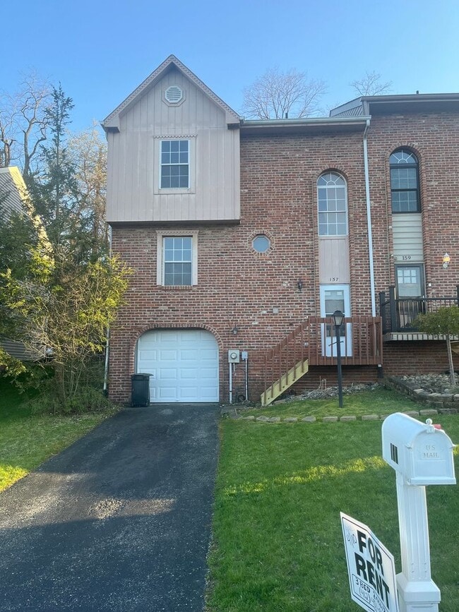 157 Villa Dr, Pittsburgh, PA 15214