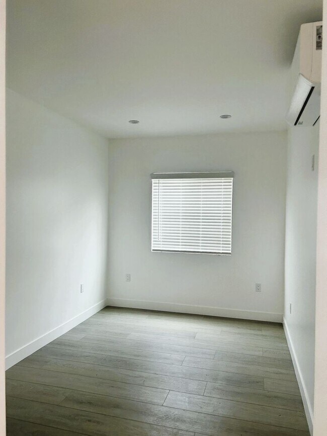 10313 Eldora Ave unit 10319 1/2 Eldora Rea, Sunland, CA 91040 - photo 7