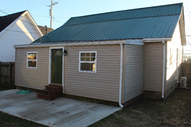 25 Walnut St, Frankfort, OH 45628 - photo 2