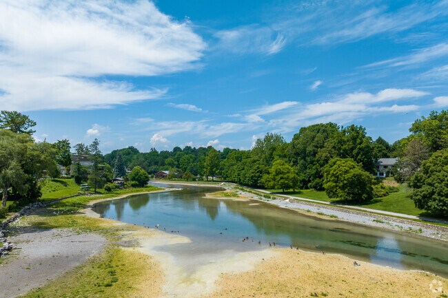 Children's Lake at the center of Boiling Springs acts as a center point of the neighborhood.