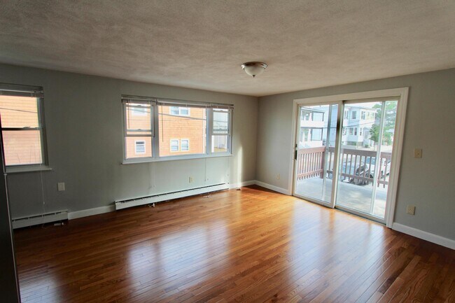 627 Beach St unit 2R, Revere, MA 02151 - photo 2