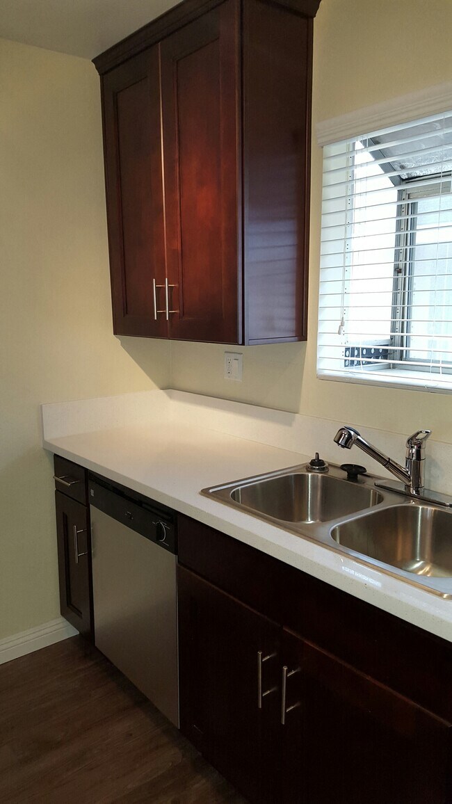 Chateau Park Casino Royale II, LLC, Inglewood, CA 90301 - photo 2