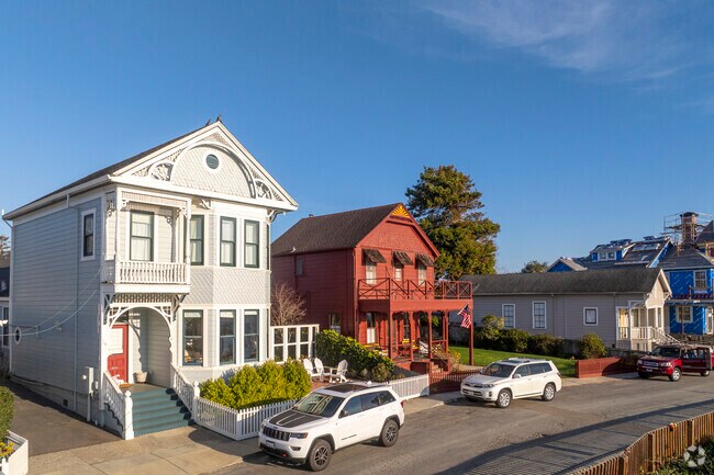 From vibrant cottages to elegant waterfront estates, Capitola homes capture the essence of California beachside living.