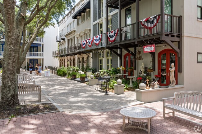 Ruskin Park Place can be found behind Seaside Central Square wiht shops and art installations.