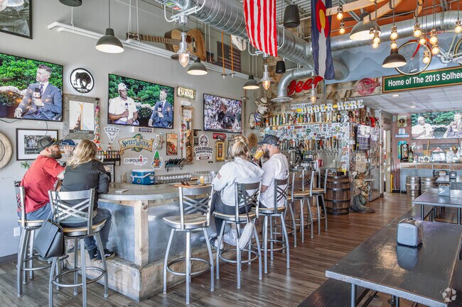Stroh Ranch residents can enjoy a pint and a bite with friends at the nearby Parker Pour House.