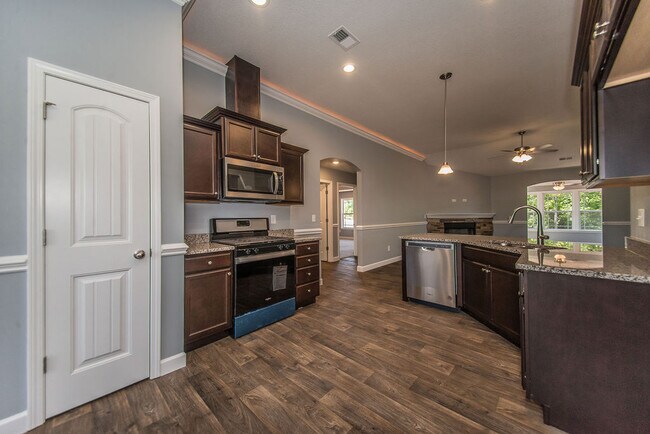 305 Grassy Pond Rd unit 38197346, Gaffney, SC 29341 - photo 6