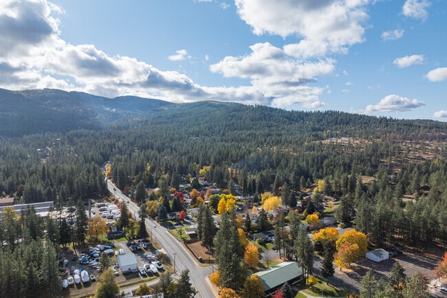 South Shore is close to many outdoor amenities like hiking and boating.