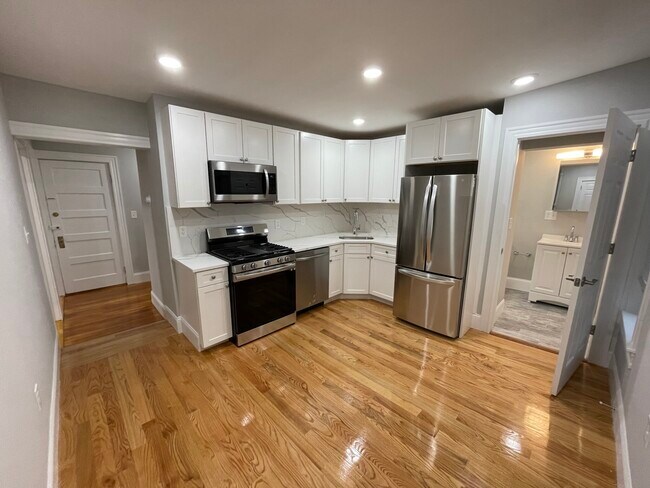 5 Mossland St unit 2, Somerville, MA 02144 - photo 5