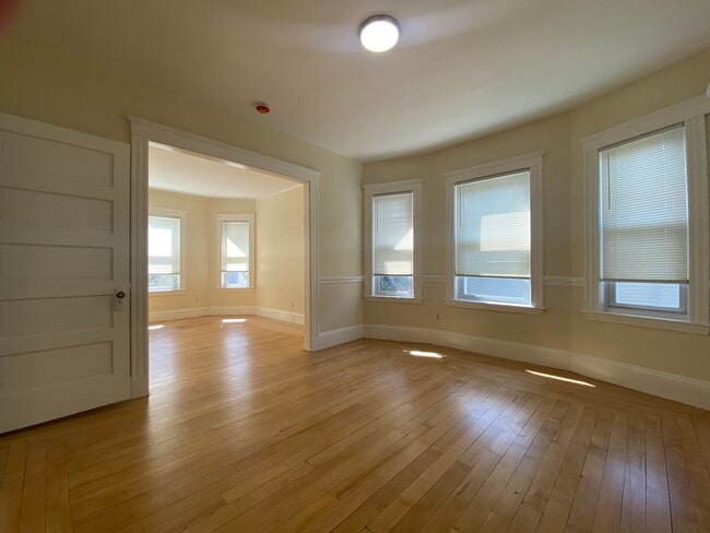 65 Wareham St, Medford, MA 02155 - photo 2