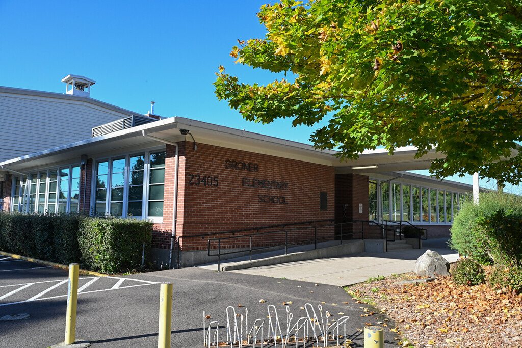 Groner Elementary School provides education in the neighborhood of 
Outlying Aloha.