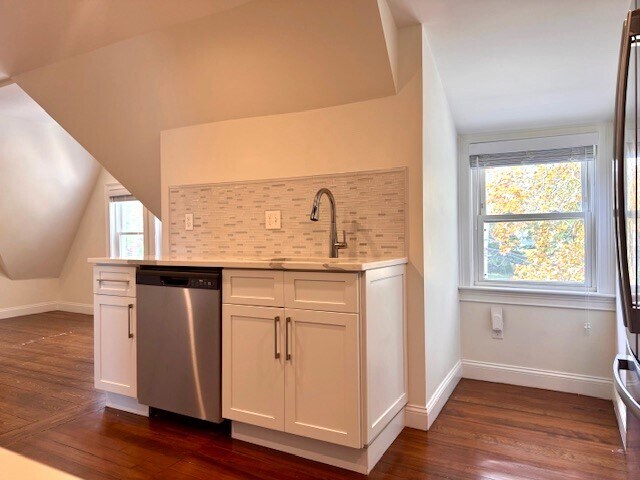 21 Bellevue St unit 3, Waltham, MA 02453 - photo 2
