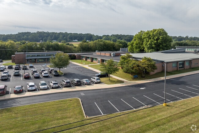 New Holland Elementary School has 528 students in grades K-6 with a student-teacher ratio of 12 to 1.