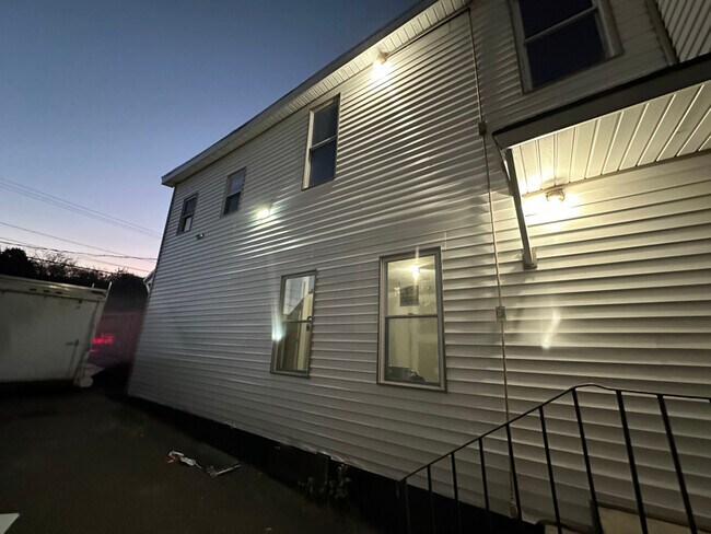 1310 Willis Ave unit 1st floor back, Syracuse, NY 13204 - photo 4