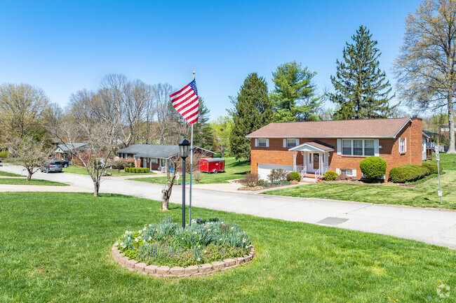 Established homes from the 20th century are the most plentiful housing option in Yates Crossing.