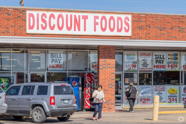 Discount Foods near Lawton View provides daily groceries for residents in the area.