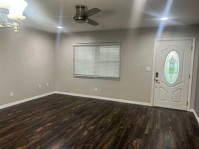 501 Firefly Ln, Apollo Beach, FL 33572 - photo 3