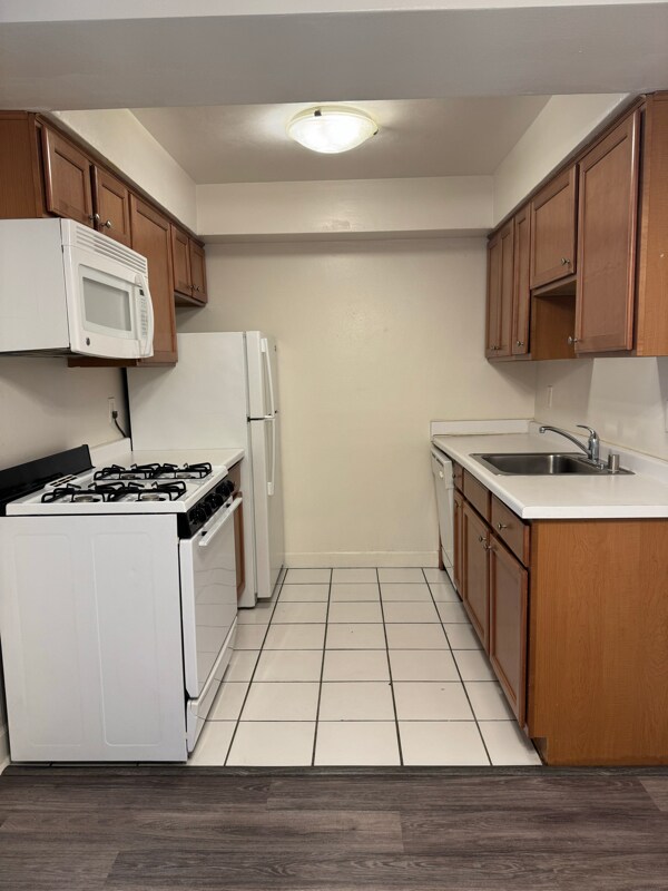 2131 N Summit Ave Unit 104, Milwaukee, WI 53202