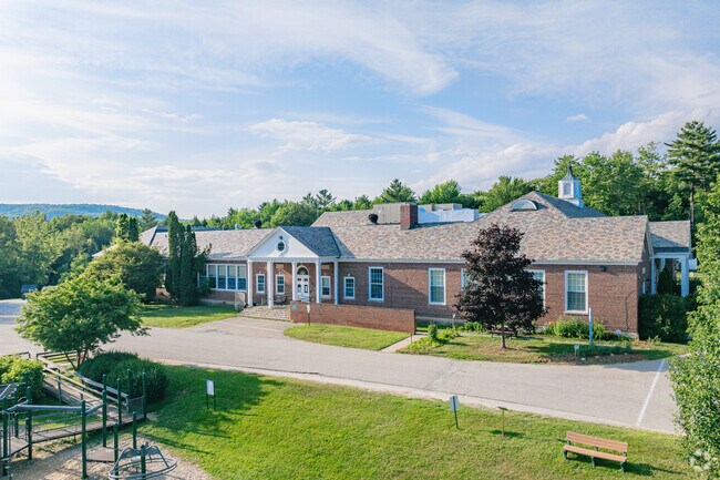 Barstow Memorial School provides a well-rounded education and promotes academic excellence.