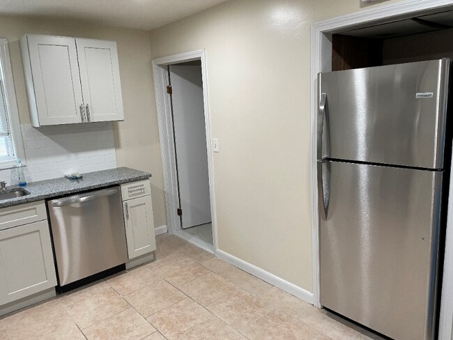 205 Ridge St unit 2, Fall River, MA 02721 - photo 5