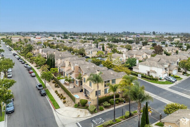 The Rio Lindo neighborhood butts right up to the 101 Freeway.