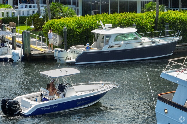 Boating is a popular hobby in the Downtown Palm Beach Gardens neighborhood.