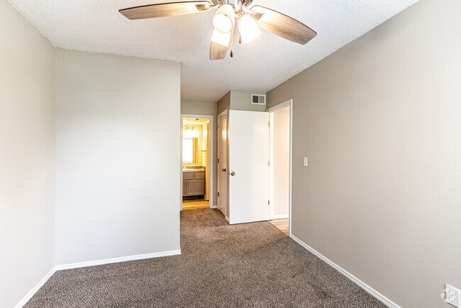 2BR, 2BA - 800SF