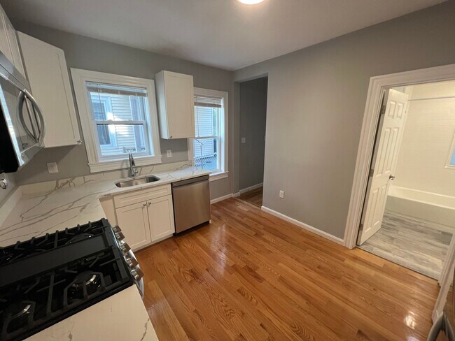 33 Hancock St unit 2, Somerville, MA 02144 - photo 4