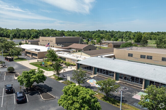 Incarnation School has approximately 916 students.