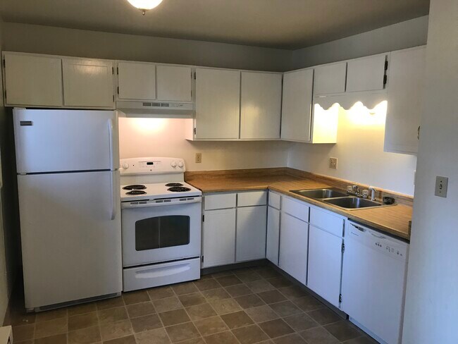 116 Erickson Ct unit D, Cheyenne, WY 82009 - photo 4